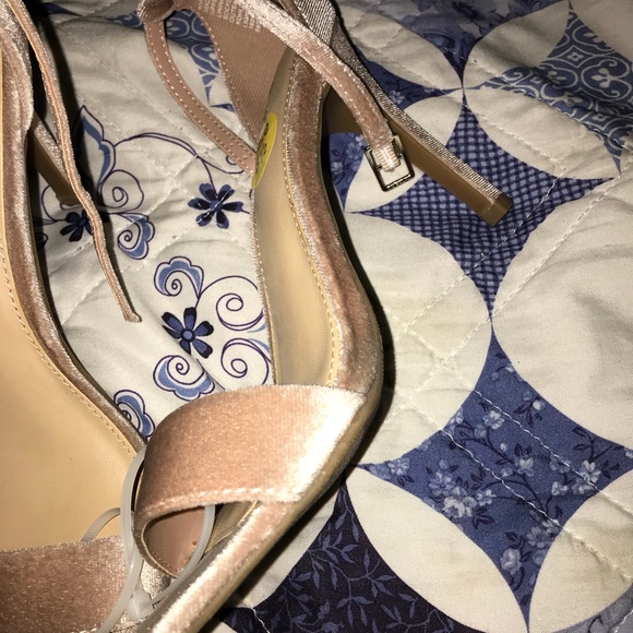 apt 9 heels - Picture 5 of 5